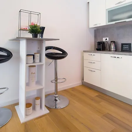 Sunshine Deluxe 80m2 With Pool, 50 M2 Garden Lounge And Outdoor Space Appartement