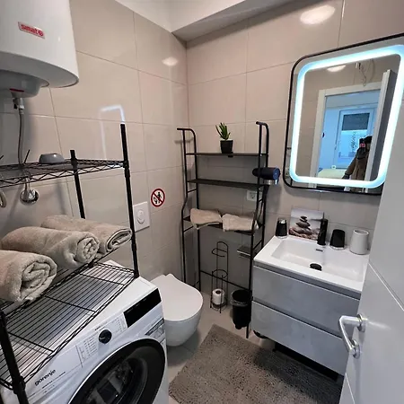 Sunshine Deluxe 80m2 With Pool, 50 M2 Garden Lounge And Outdoor Space