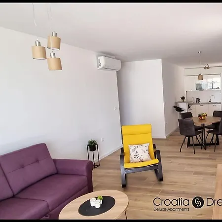 Apartmán Sunshine Deluxe 80m2 With Pool, 50 M2 Garden Lounge And Outdoor Space *