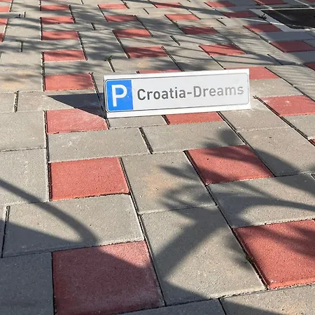 Sunshine Deluxe 80m2 With Pool, 50 M2 Garden Lounge And Outdoor Space Apartmán Trogir