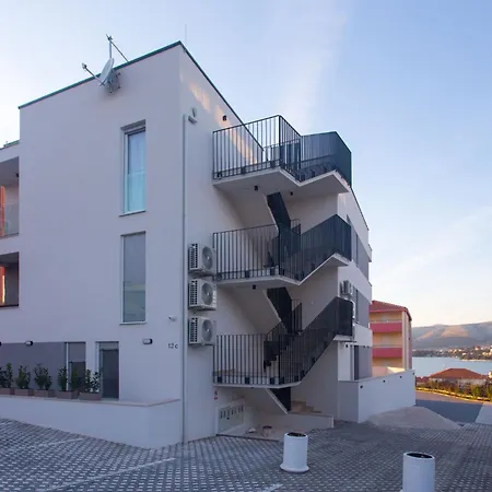 Sunshine Deluxe 80m2 With Pool, 50 M2 Garden Lounge And Outdoor Space Lejlighed