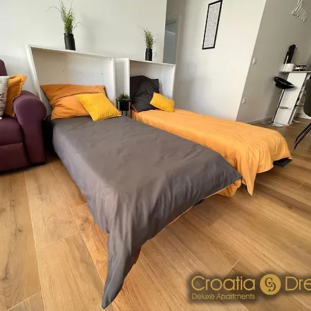 Sunshine Deluxe 80m2 With Pool, 50 M2 Garden Lounge And Outdoor Space * Trogir