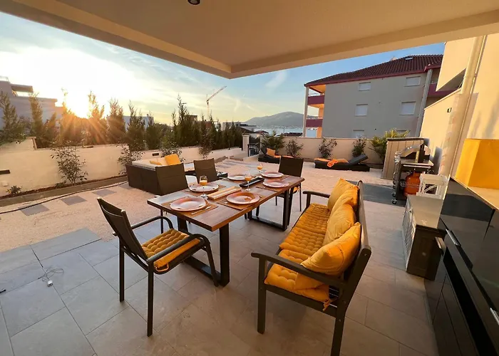 Sunshine Deluxe 80m2 With Pool, 50 M2 Garden Lounge And Outdoor Space *