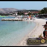 Sunshine Deluxe 80m2 With Pool, 50 M2 Garden Lounge And Outdoor Space Traù