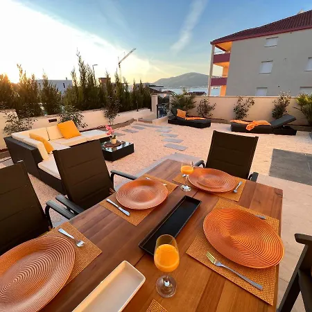 Sunshine Deluxe 80m2 With Pool, 50 M2 Garden Lounge And Outdoor Space