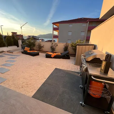 Sunshine Deluxe 80m2 With Pool, 50 M2 Garden Lounge And Outdoor Space 트로기르