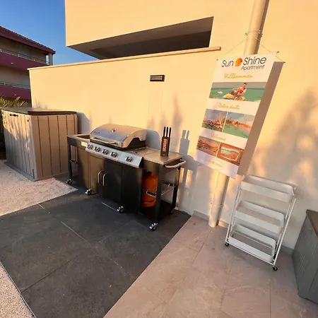 Sunshine Deluxe 80m2 With Pool, 50 M2 Garden Lounge And Outdoor Space 아파트