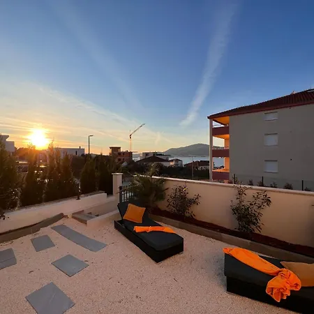 Lägenhet Sunshine Deluxe 80m2 With Pool, 50 M2 Garden Lounge And Outdoor Space