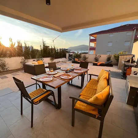 Sunshine Deluxe 80m2 With Pool, 50 M2 Garden Lounge And Outdoor Space *