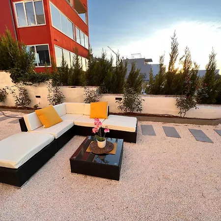 Sunshine Deluxe 80m2 With Pool, 50 M2 Garden Lounge And Outdoor Space トロギール