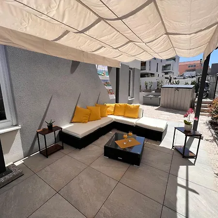 Sunshine Deluxe 80m2 With Pool, 50 M2 Garden Lounge And Outdoor Space * 트로기르