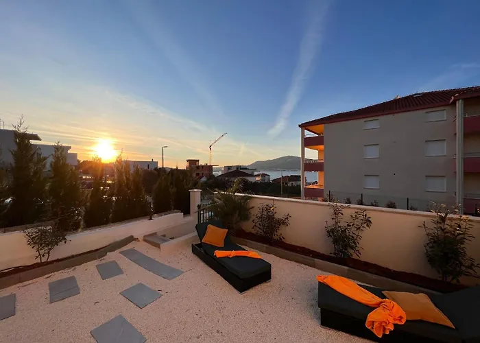Apartment Sunshine Deluxe 80m2 With Pool, 50 M2 Garden Lounge And Outdoor Space