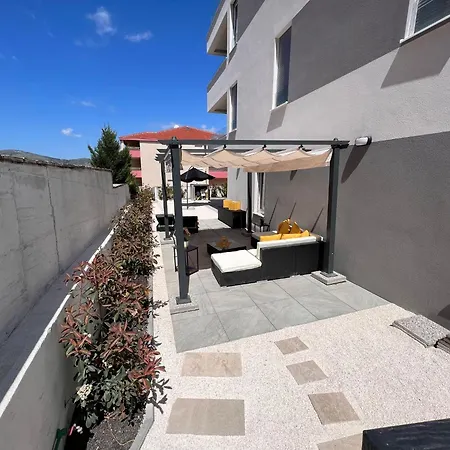 Sunshine Deluxe 80m2 With Pool, 50 M2 Garden Lounge And Outdoor Space *