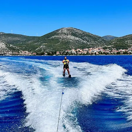 Sunshine Deluxe 80m2 With Pool, 50 M2 Garden Lounge And Outdoor Space *