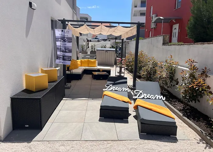 Sunshine Deluxe 80m2 With Pool, 50 M2 Garden Lounge And Outdoor Space