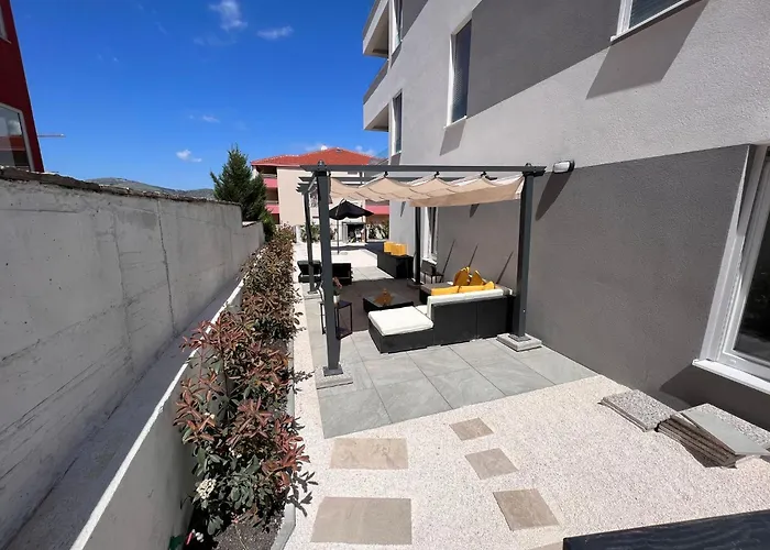 Sunshine Deluxe 80m2 With Pool, 50 M2 Garden Lounge And Outdoor Space *